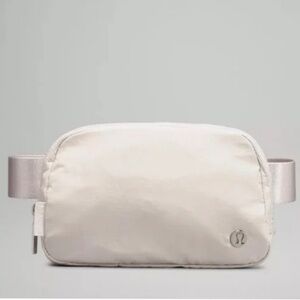 NWOT Lululemon Everywhere Belt Bag in White Opal